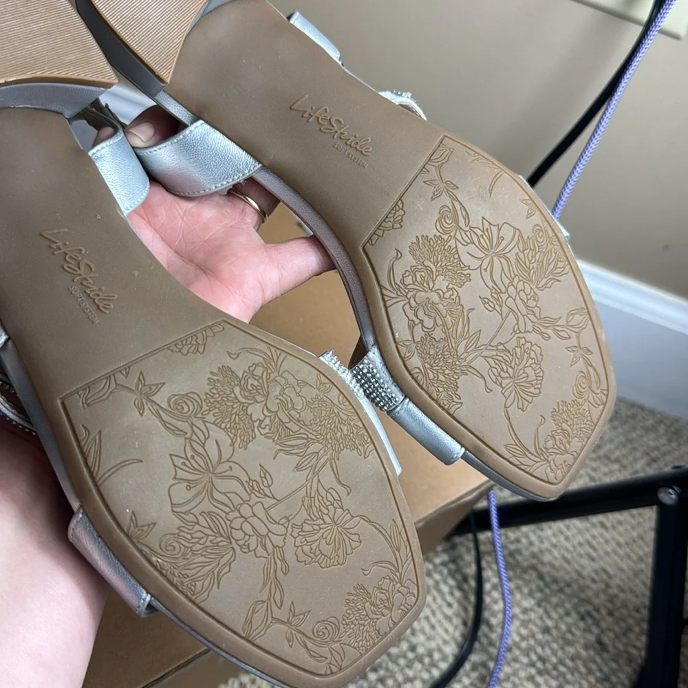 NWOT - Lifestride Womens Joy Strappy Sandal, Silver, Size 8.5W - Picture 15 of 16